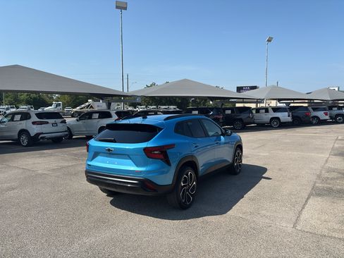 Certified 2025 Chevrolet Trax RS w/ Driver Confidence Package FWD image 5