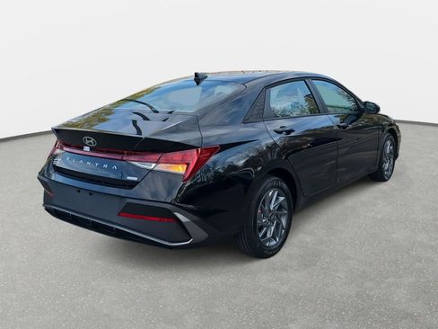 New 2026 Hyundai Elantra Blue image 5