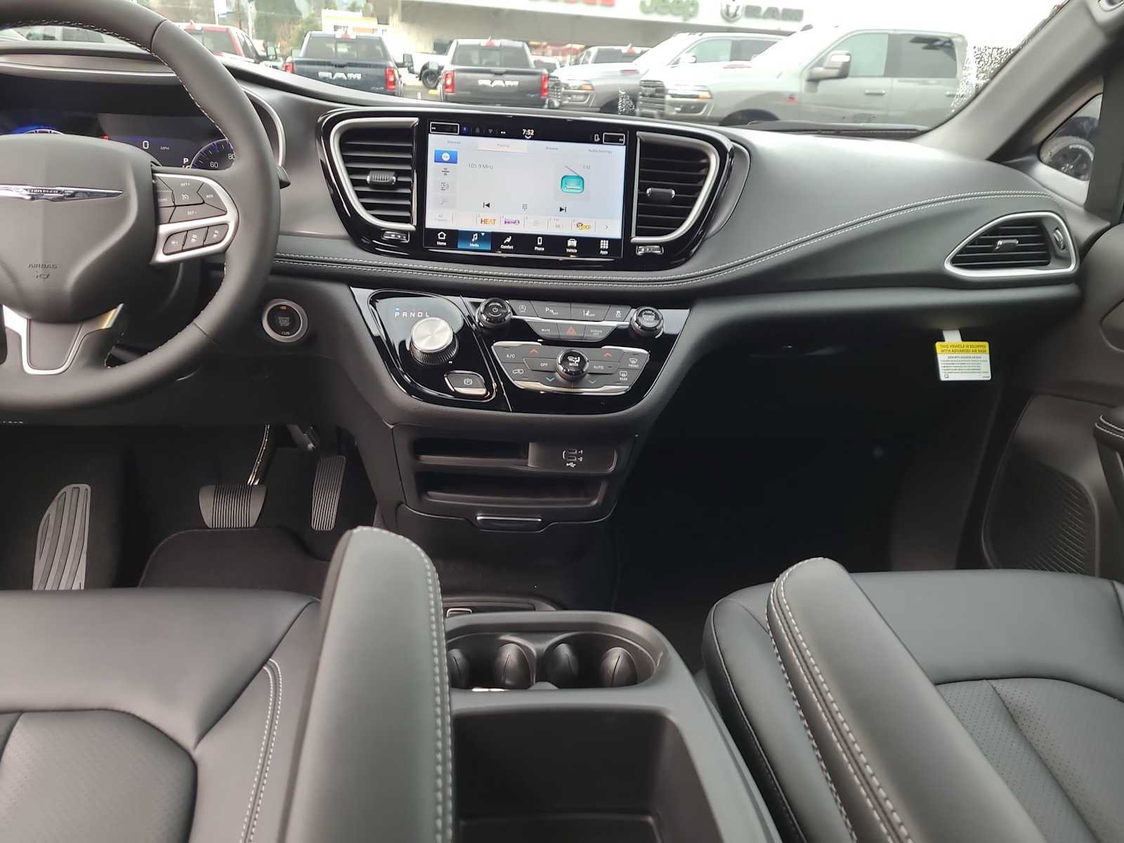 New 2026 Chrysler Pacifica Select FWD image 18