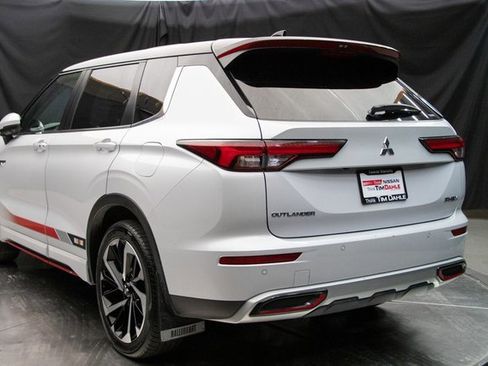 Used 2024 Mitsubishi Outlander SE image 12