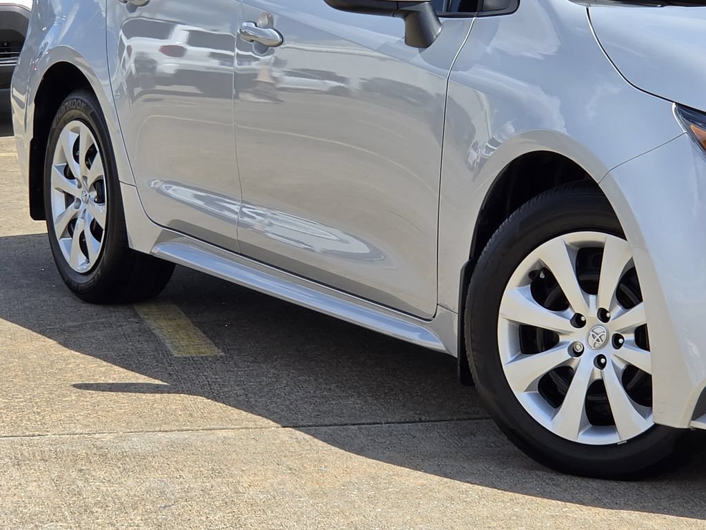 Used 2026 Toyota Corolla LE FWD image 12
