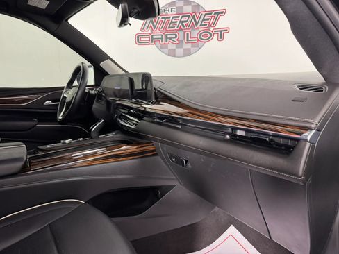 Used 2023 Cadillac Escalade Premium Luxury w/ Performance Package AWD/4WD image 12