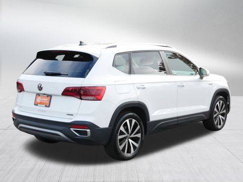 Certified 2023 Volkswagen Taos SE w/ Panoramic Sunroof Package image 7