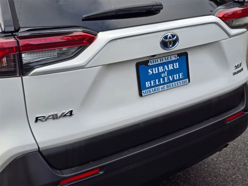 Used 2020 Toyota RAV4 XLE image 7