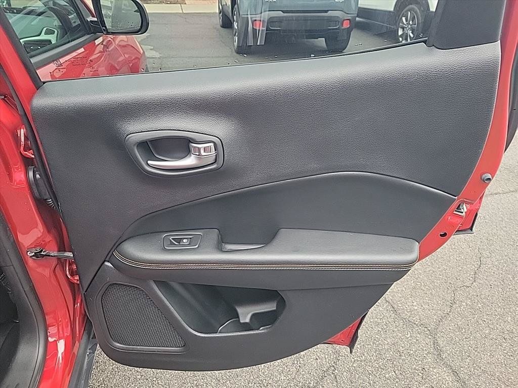 Used 2019 Jeep Compass Latitude AWD/4WD image 24