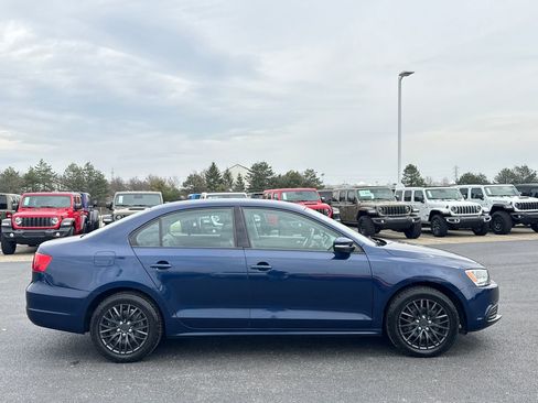 Used 2011 Volkswagen Jetta SE image 2