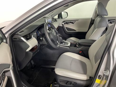 Used 2022 Toyota RAV4 Limited image 18