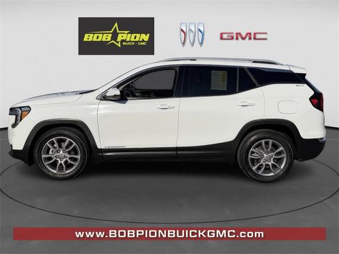 Certified 2023 GMC Terrain SLT image 3