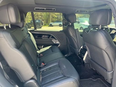 Used 2026 Land Rover Range Rover Long Wheelbase SE image 13