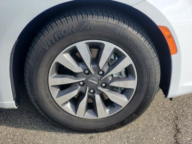Used 2024 Chrysler Pacifica Limited FWD image 34