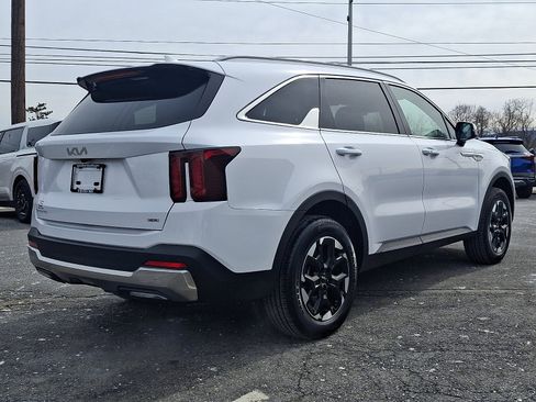 Certified 2025 Kia Sorento S w/ Panoramic Sunroof Package image 6