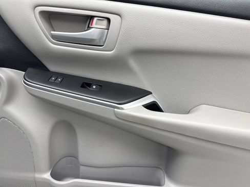 Used 2015 Toyota Camry LE FWD image 40
