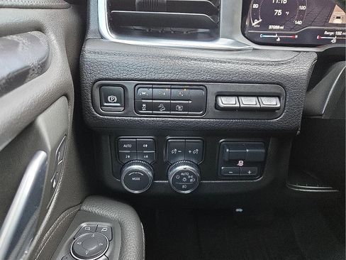 Used 2024 GMC Yukon XL Denali AWD/4WD image 21