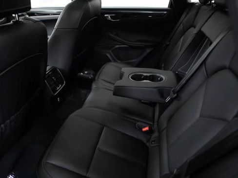 Certified 2026 Porsche Macan Turbo AWD/4WD image 37