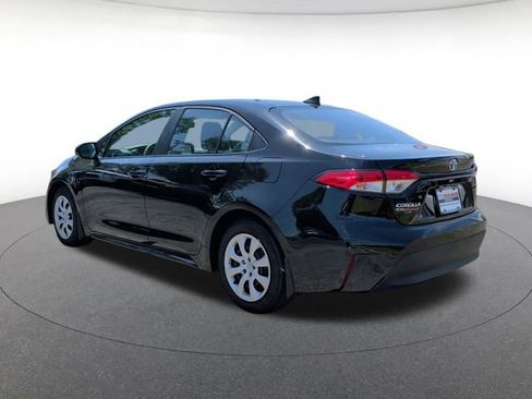 Used 2025 Toyota Corolla LE FWD image 4