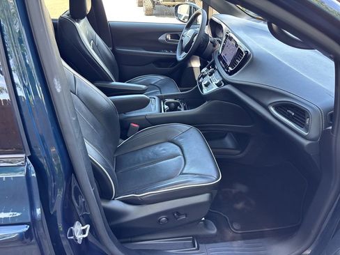 Used 2025 Chrysler Pacifica Limited FWD image 51
