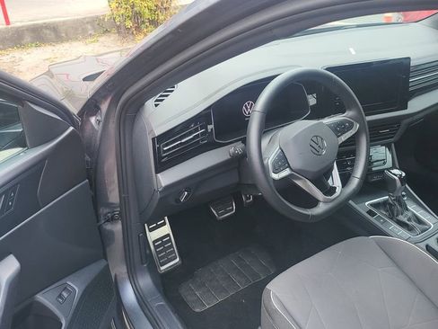 Used 2025 Volkswagen Jetta Sport image 3