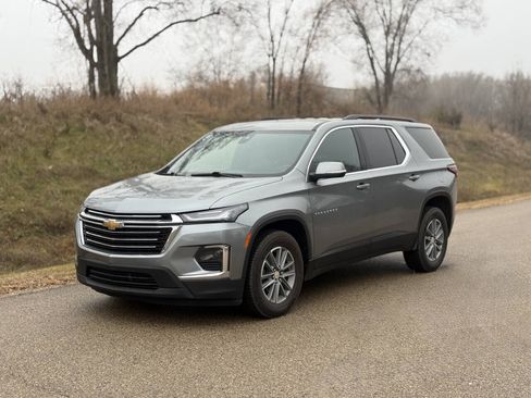 Used 2023 Chevrolet Traverse LT AWD/4WD image 2