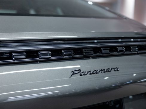 Certified 2023 Porsche Panamera Platinum Edition image 21