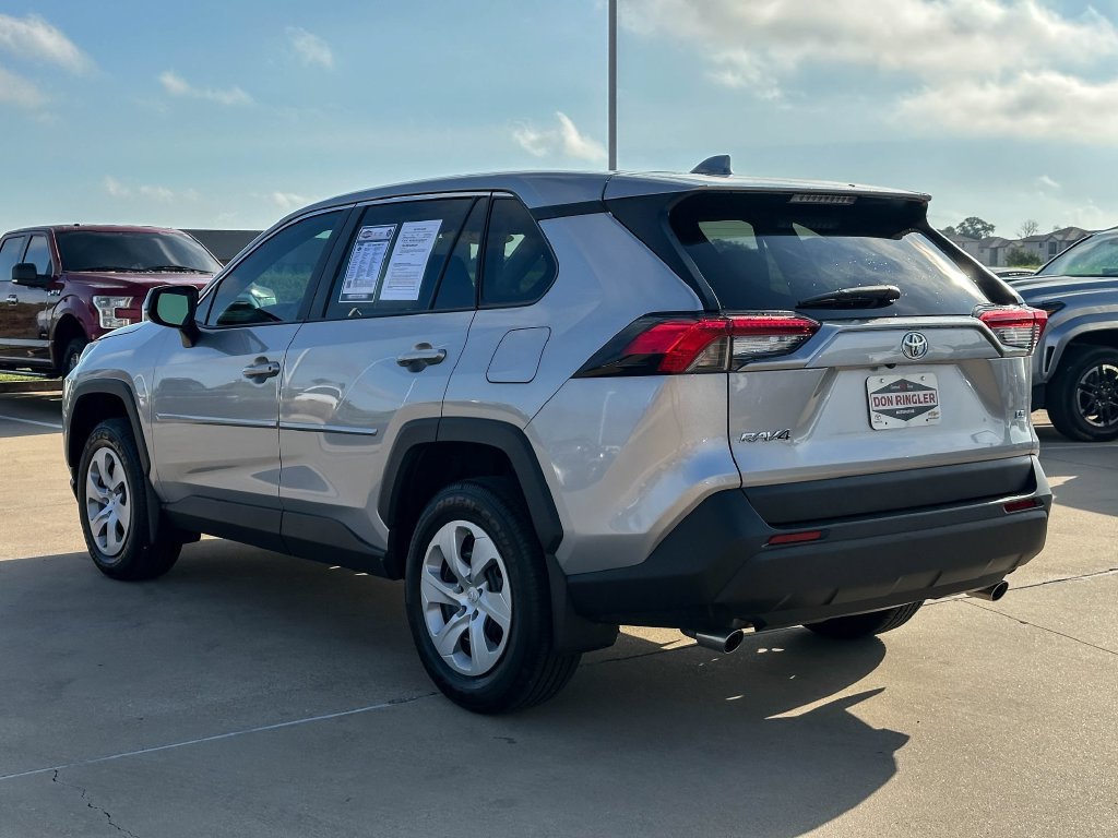 Used 2024 Toyota RAV4 LE FWD image 5