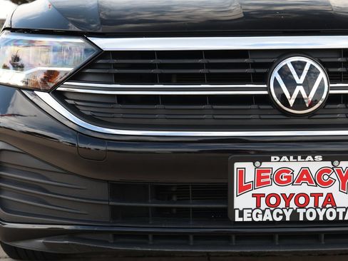 Used 2024 Volkswagen Jetta SE FWD image 10