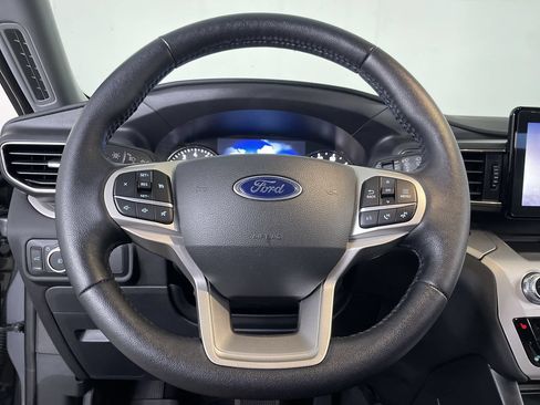 Used 2022 Ford Explorer XLT w/ Equipment Group 202A AWD/4WD image 13