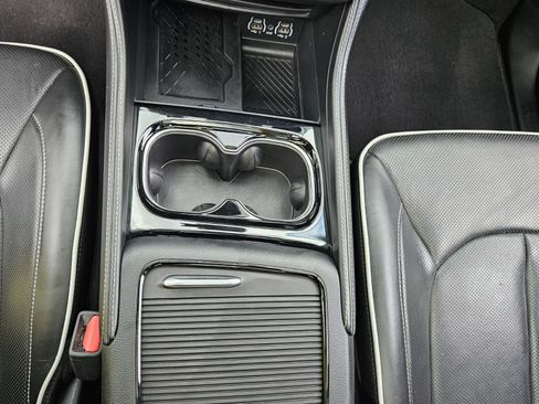 Used 2025 Chrysler Pacifica Limited FWD image 18