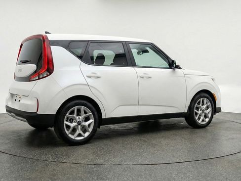 Used 2025 Kia Soul LX w/ LX Technology Package FWD image 7