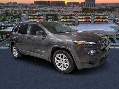 Used 2018 Jeep Cherokee Latitude Plus w/ Comfort/Convenience Group