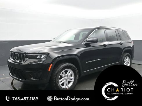 Used 2024 Jeep Grand Cherokee Laredo AWD/4WD image 1