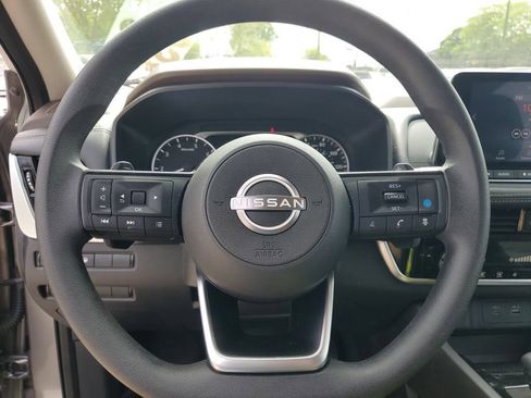 Used 2022 Nissan Rogue SV AWD/4WD image 22