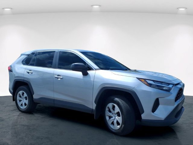 Used 2024 Toyota RAV4 LE FWD image 5