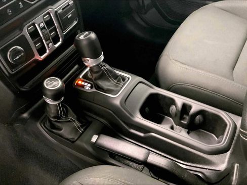 Used 2020 Jeep Wrangler Unlimited Sahara image 26