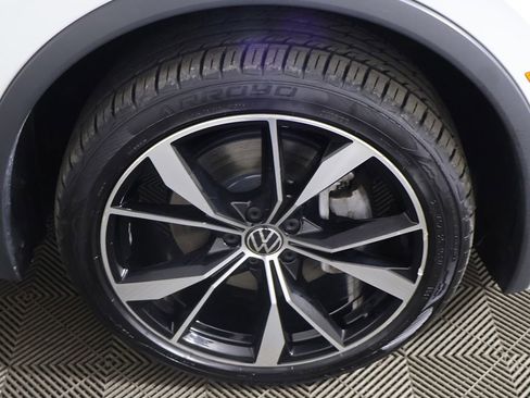 Used 2022 Volkswagen Tiguan SEL R-Line image 21