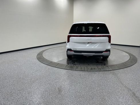 New 2026 Kia Carnival FWD image 7