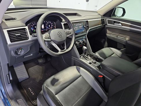 Used 2022 Volkswagen Atlas SE w/ Black Wheel Package AWD/4WD image 12