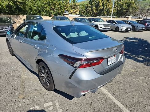 Certified 2022 Toyota Camry SE image 3