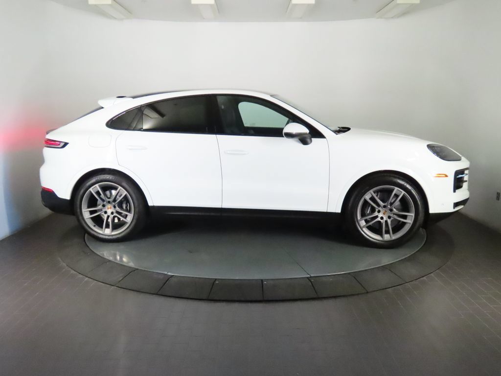 Certified 2025 Porsche Cayenne Coupe AWD/4WD image 8