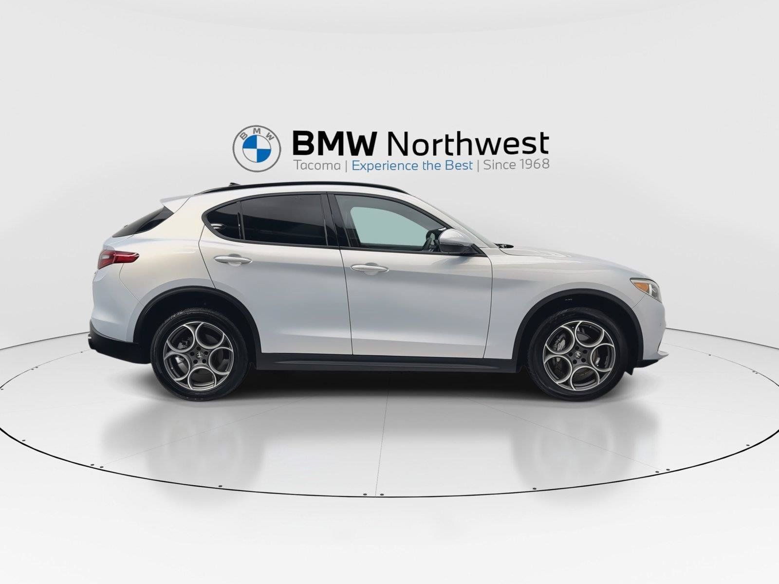 Used 2023 Alfa Romeo Stelvio Sprint AWD/4WD image 4