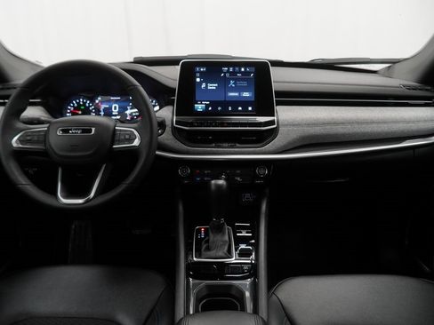 Used 2025 Jeep Compass Latitude image 24