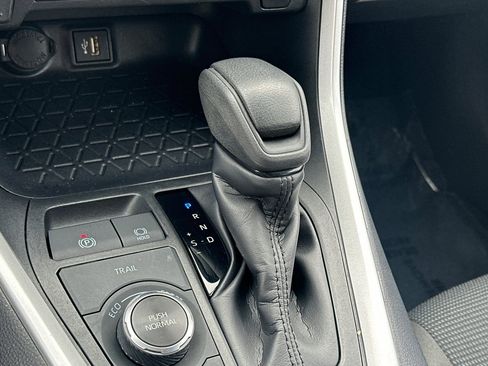 Certified 2025 Toyota RAV4 LE image 26