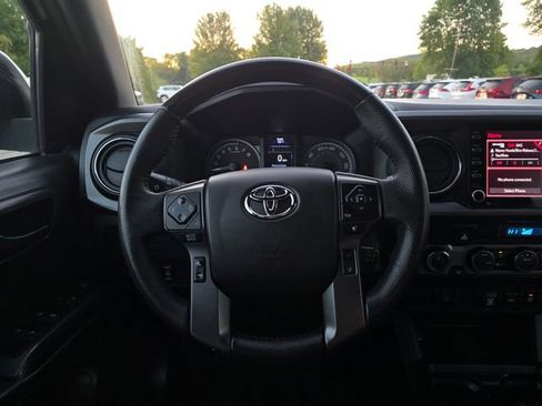 Used 2022 Toyota Tacoma TRD Off-Road AWD/4WD image 23
