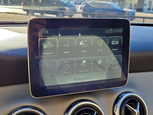 Used 2018 Mercedes-Benz GLA 250 4MATIC image 19