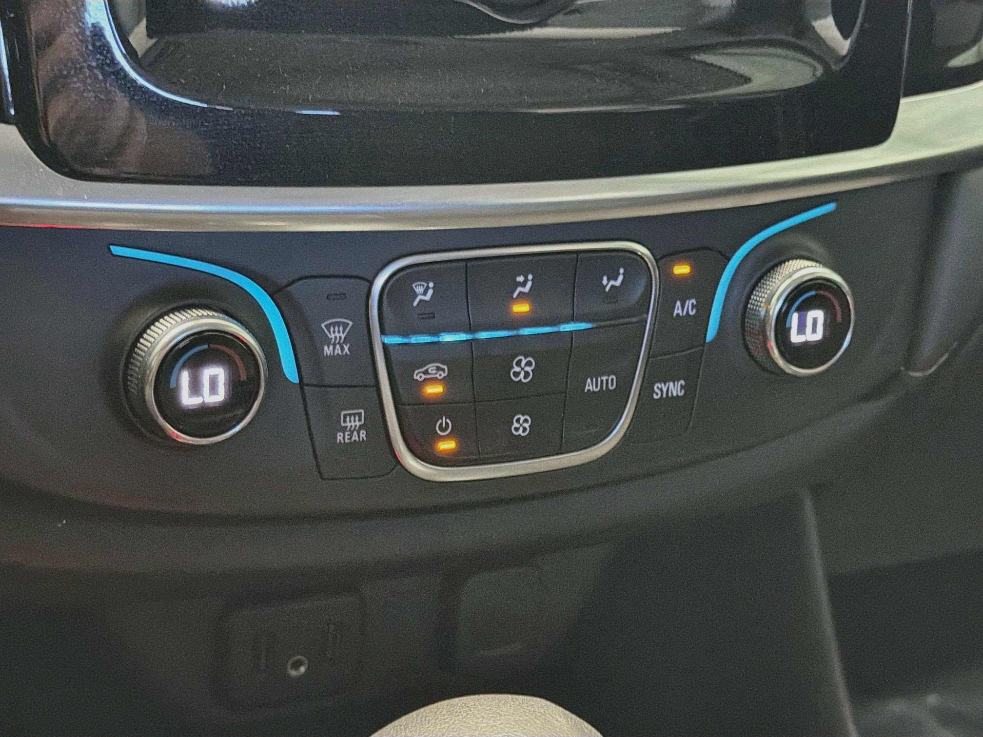 Used 2021 Chevrolet Traverse LS w/ LPO, Floor Liner Package FWD image 10