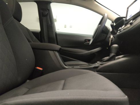 Used 2025 Toyota Corolla LE FWD image 21