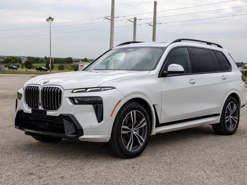 Used 2026 BMW X7 xDrive40i w/ M Sport Package AWD/4WD image 3