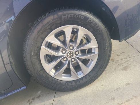 Used 2024 Toyota Sienna XLE image 11