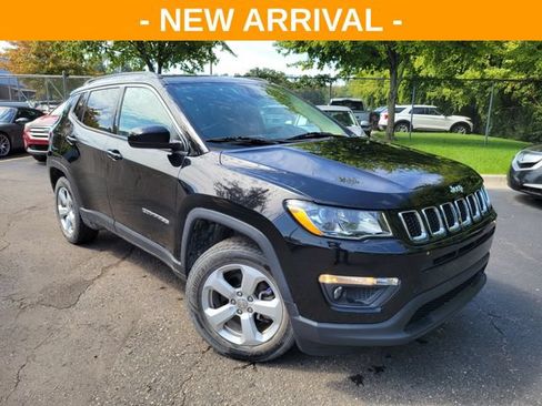 Used 2017 Jeep Compass Latitude w/ Popular Equipment Group AWD/4WD image 1