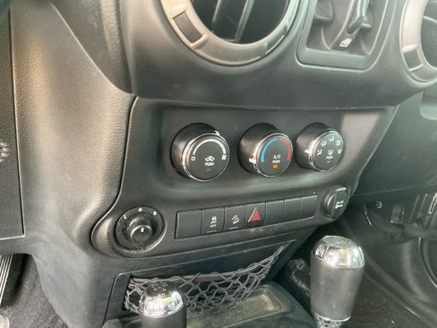 Used 2018 Jeep Wrangler Unlimited Sport S image 21