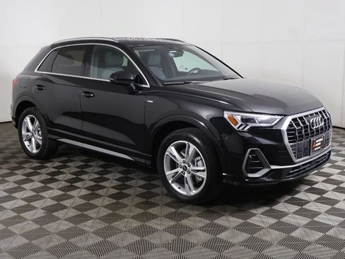Used 2023 Audi Q3 2.0T Premium w/ Convenience Package AWD/4WD image 2